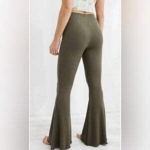 NWT Aerie Olive Green Ribbed Flare Lettuce Trim Pants medium
